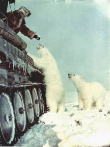 Sovjetski vojnik sa polarnim medvedom (imgur)